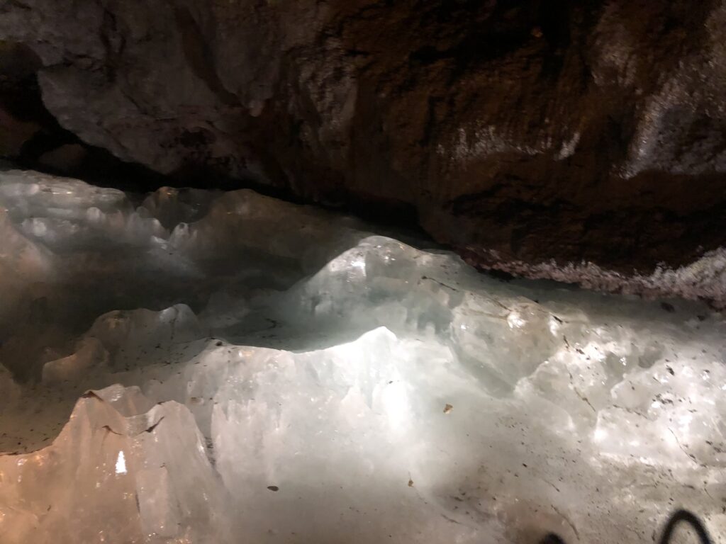 鳴沢氷穴