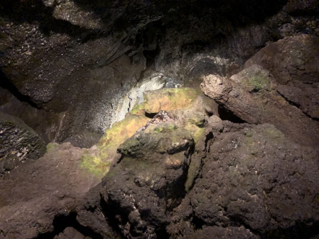鳴沢氷穴