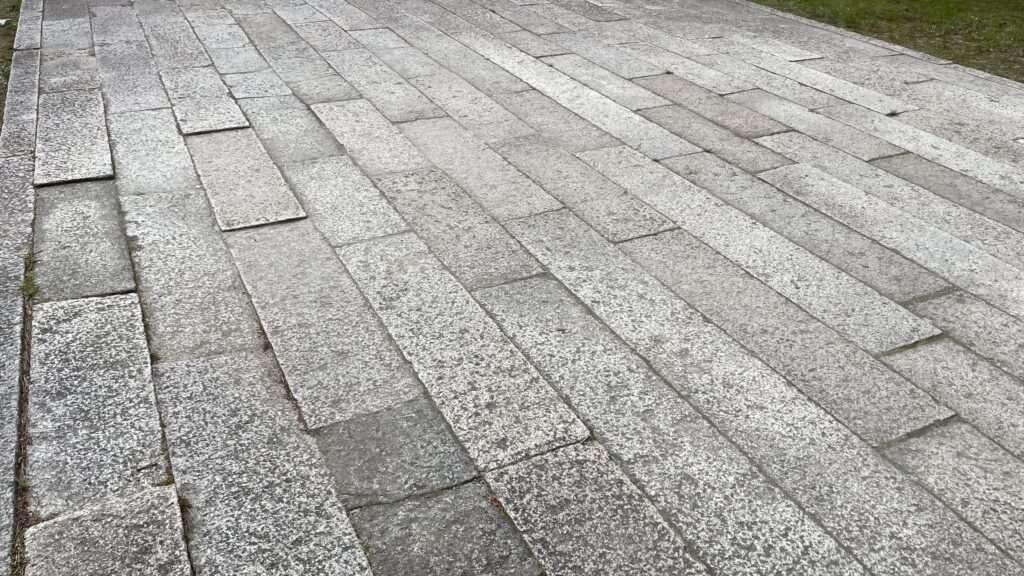 瑠璃光寺　うぐいす張りの石畳