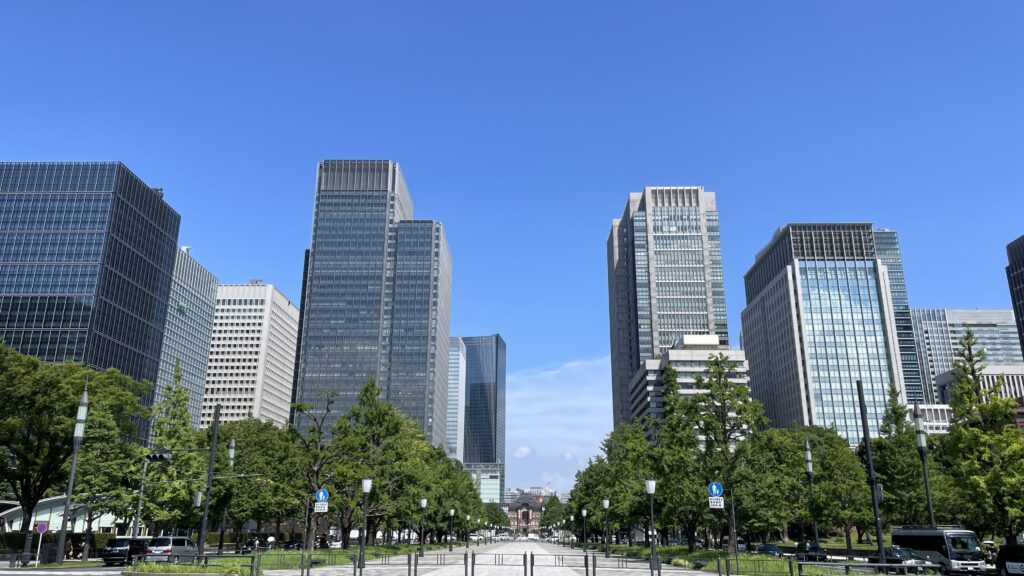 東京駅　行幸通り　いちょう並木　皇居