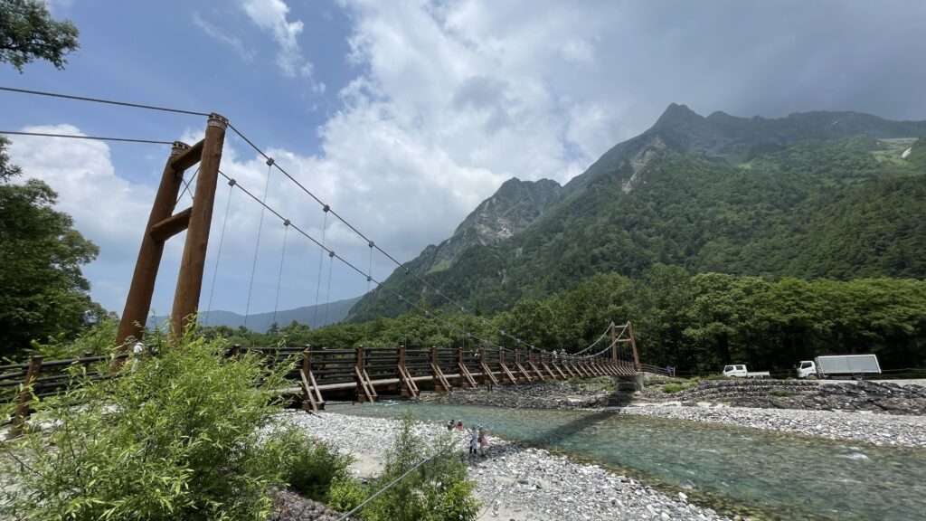 上高地　明神橋と明神岳