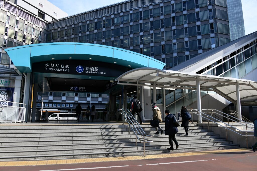 新橋駅　ゆりかもめ