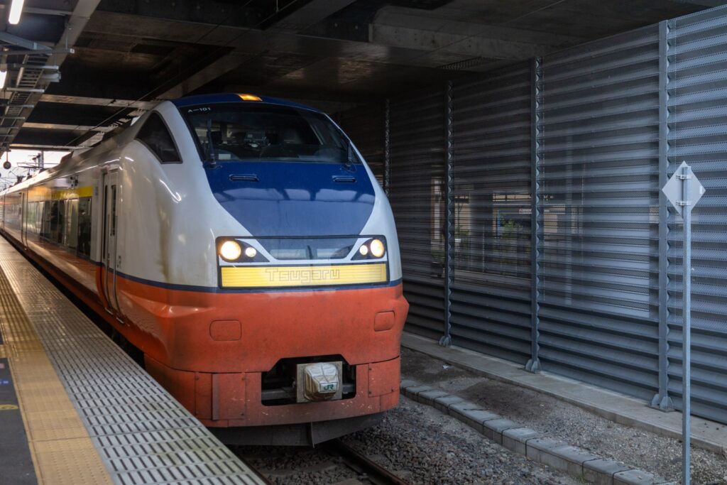 新青森駅 特急「つがる」号