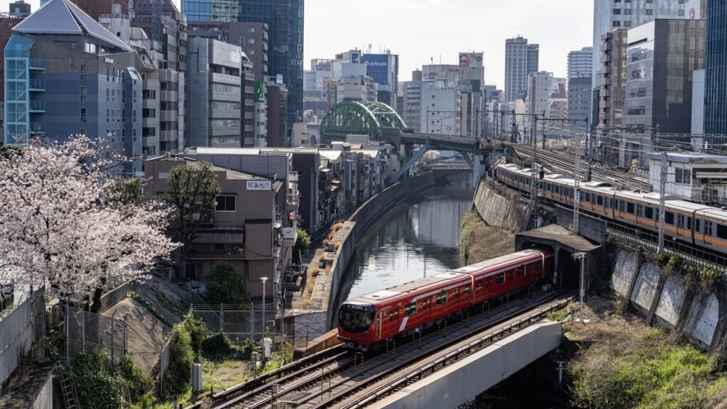 JR中央線・総武線と東京メトロ丸ノ内線 御茶ノ水駅側