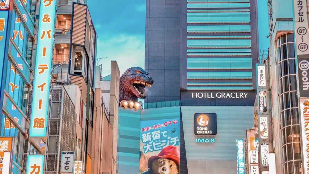 新宿駅 ゴジラヘッド