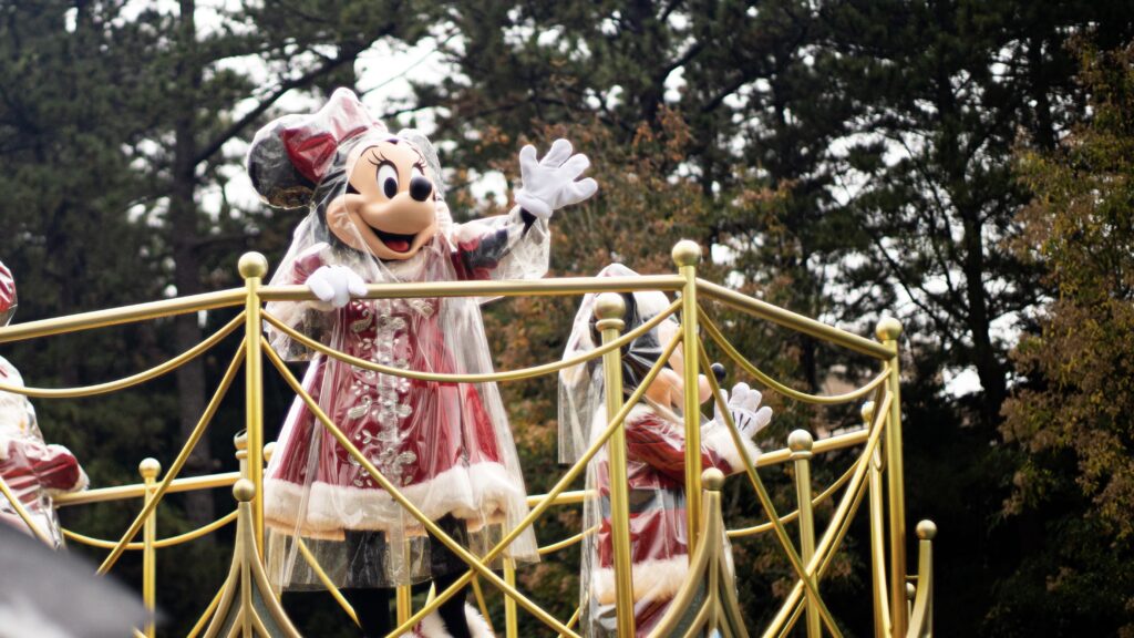 ディズニーランド　パレード　ミニーマウス