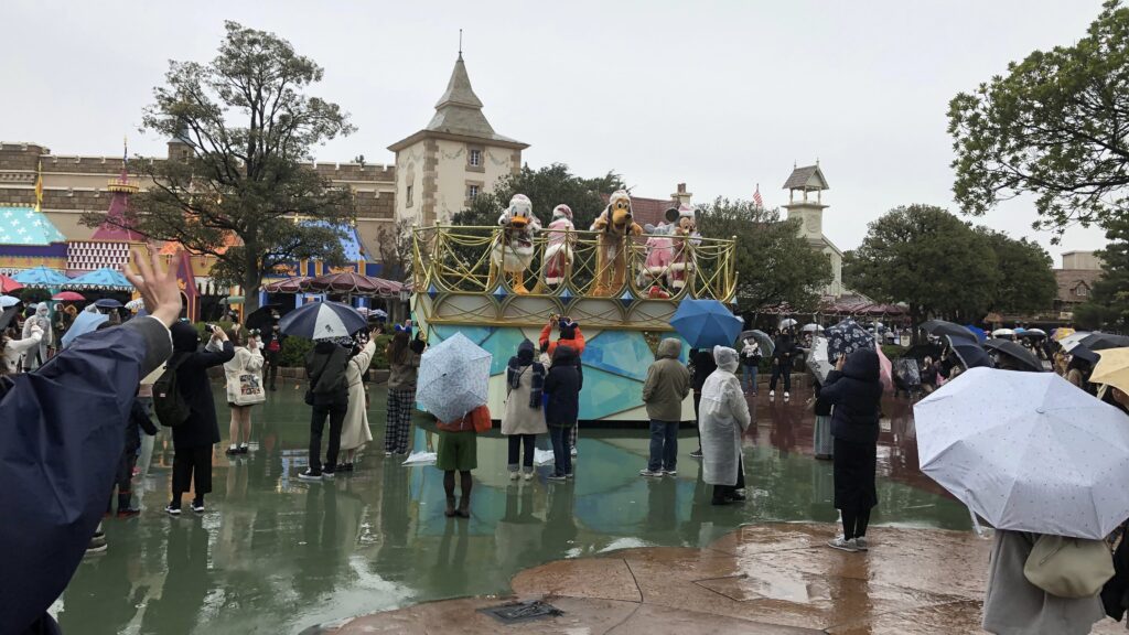 ディズニーランド　パレード　ミニーマウス