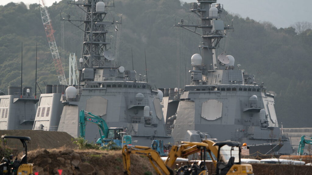 舞鶴　イージス艦