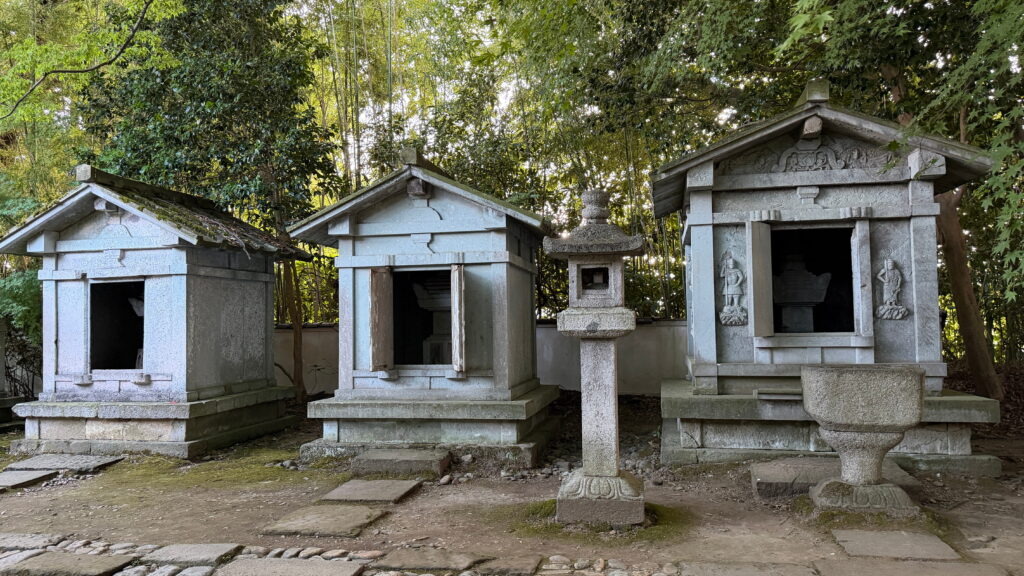 瑞龍寺　石廟群