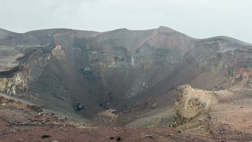 富士山　お鉢めぐり　火口
